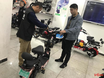 “買(mǎi)了就能上路” 成都全國(guó)率先實(shí)施電動(dòng)自行車(chē)帶牌銷(xiāo)售，簡(jiǎn)化購(gòu)車(chē)流程