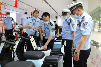 突擊檢查！廣西梧州市市場(chǎng)監(jiān)管局聯(lián)合交警開(kāi)展電動(dòng)自行車(chē)銷(xiāo)售管理專(zhuān)項(xiàng)行動(dòng)